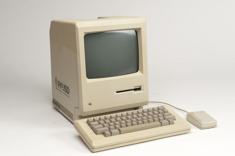 Файл:Apple-Macintosh-1984.jpg