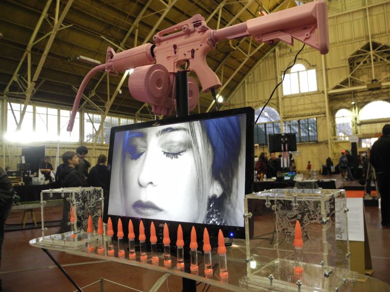 Файл:Woman’s Tears Machine Gun.jpg